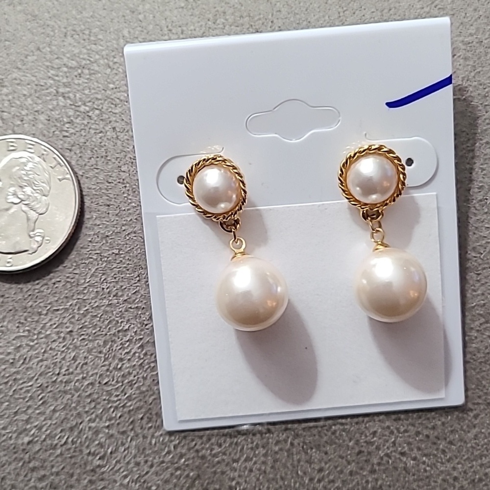 Faux Pearl dangle earrings - Picture 3 of 7